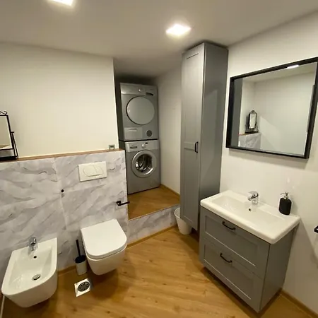 Apartma Lima *